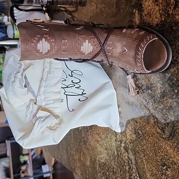 Aztec booties - Picture 2 of 3